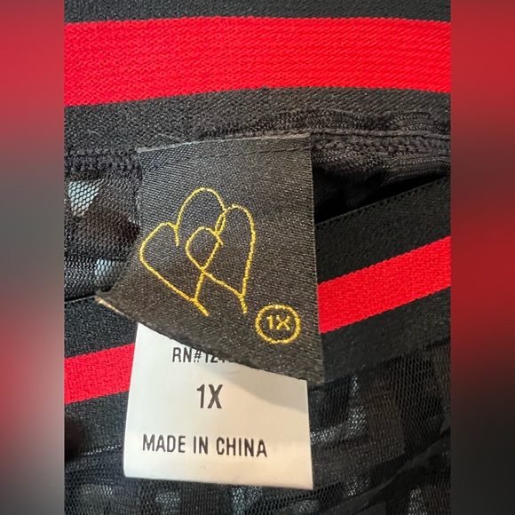 Black Sheer Patterned Leggings - Picture 3 of 3